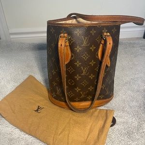 LOUIS VUITTON PETIT BUCKET